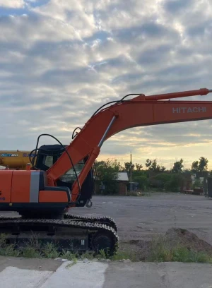 HITACHI 2019 ZX230 - 660659 - фото 2 (mini)