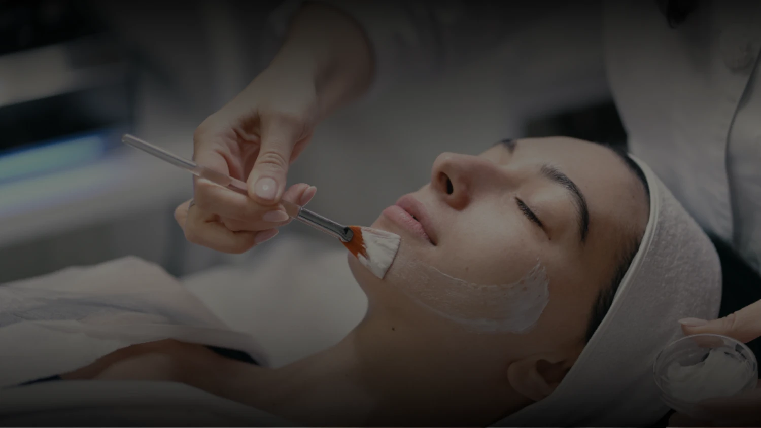 Trattamenti moderni di ringiovanimento e cura della pelle - banner-54