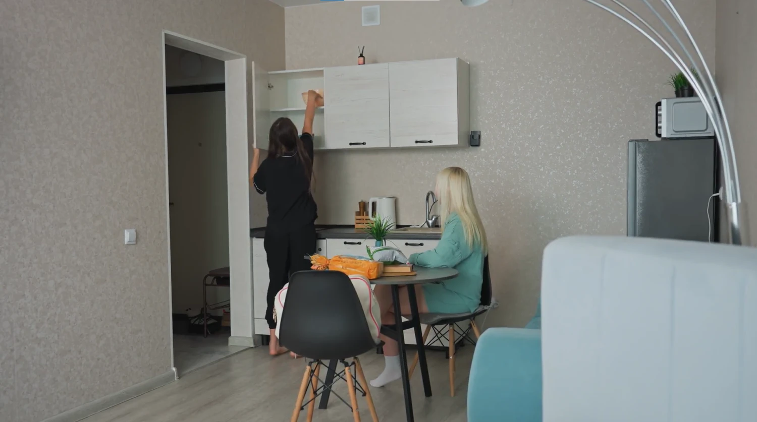 The format is cheaper than a separate apartment - 233